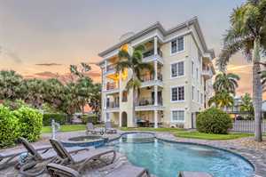 vacation rental condos
